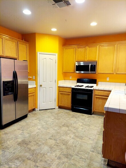 Building Photo - 1625 Dreamy Way