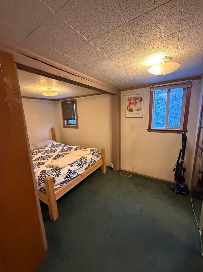 Building Photo - Spacious 3-Bedroom, 2-Bath Home, Just Outside of Town – Pets Welcome!