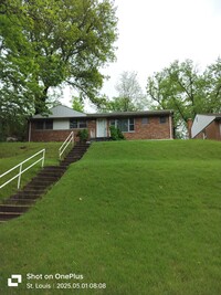 Building Photo - 635 SE Chambers Rd