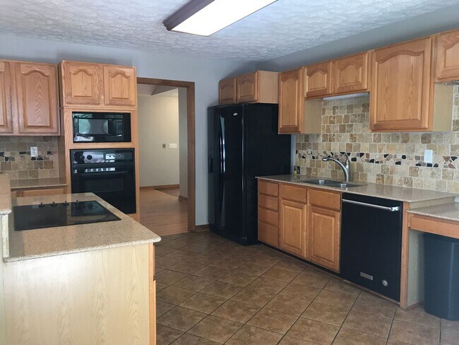 Building Photo - Stunning 3 Bedroom Home with Bonus Room