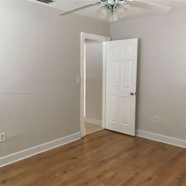 Building Photo - 216 SW 7th St