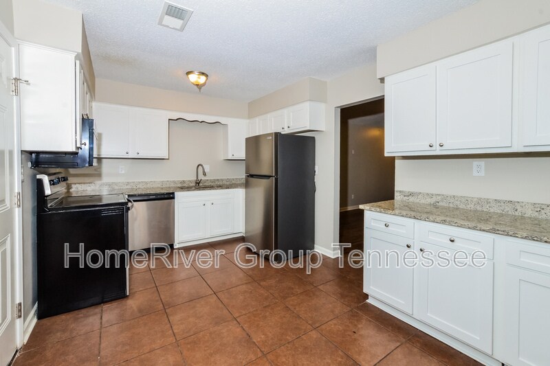 Building Photo - 6370 Kinston Park Dr