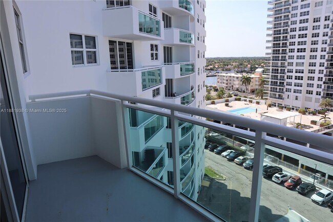 Building Photo - 3001 S Ocean Dr