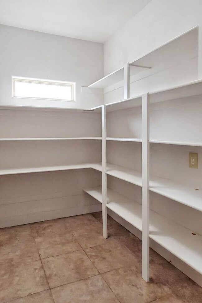 Building Photo - 3 Bedroom Single-Family Home in Central Hu...