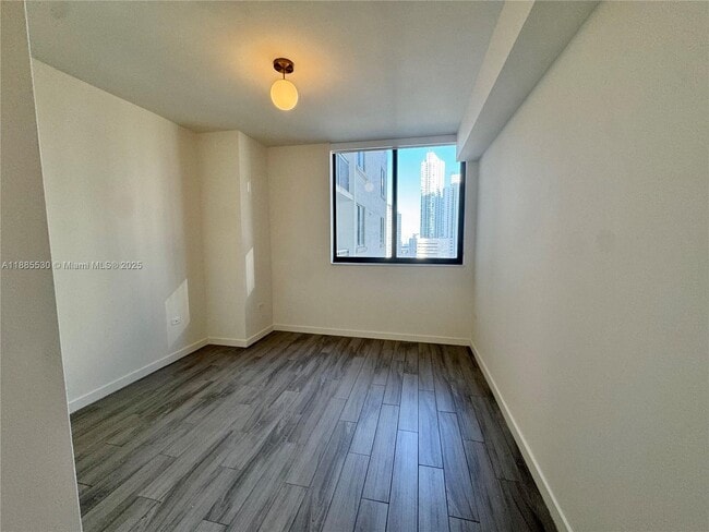 Building Photo - 999 SW 1st Ave