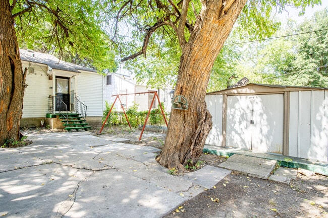 Building Photo - 3323 W Clarendon Dr