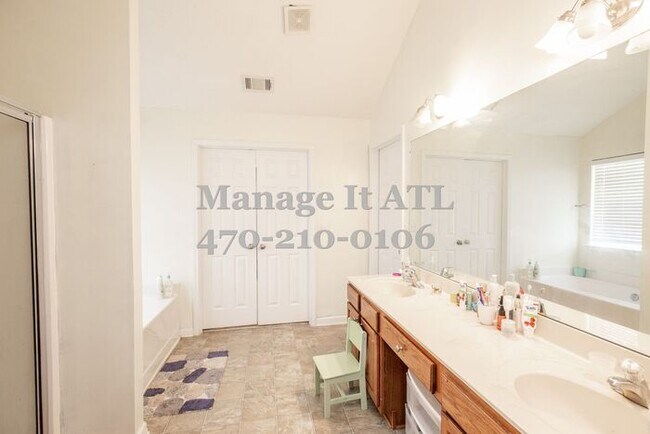 Building Photo - Charming 4-Bedroom Home for Rent in Prime ...