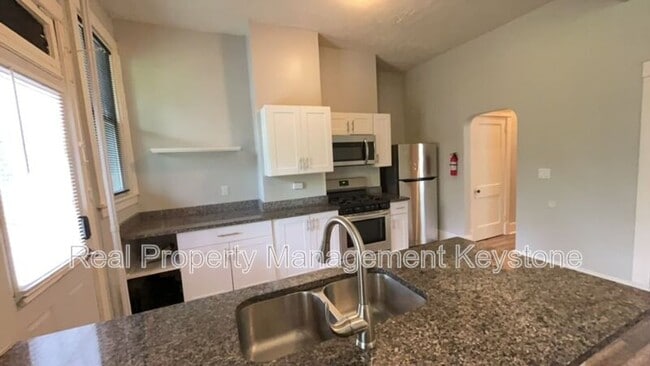 Building Photo - 1247 Chartiers Ave