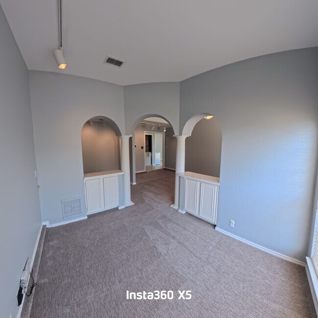 Building Photo - Recent Updates - Inside & Out!