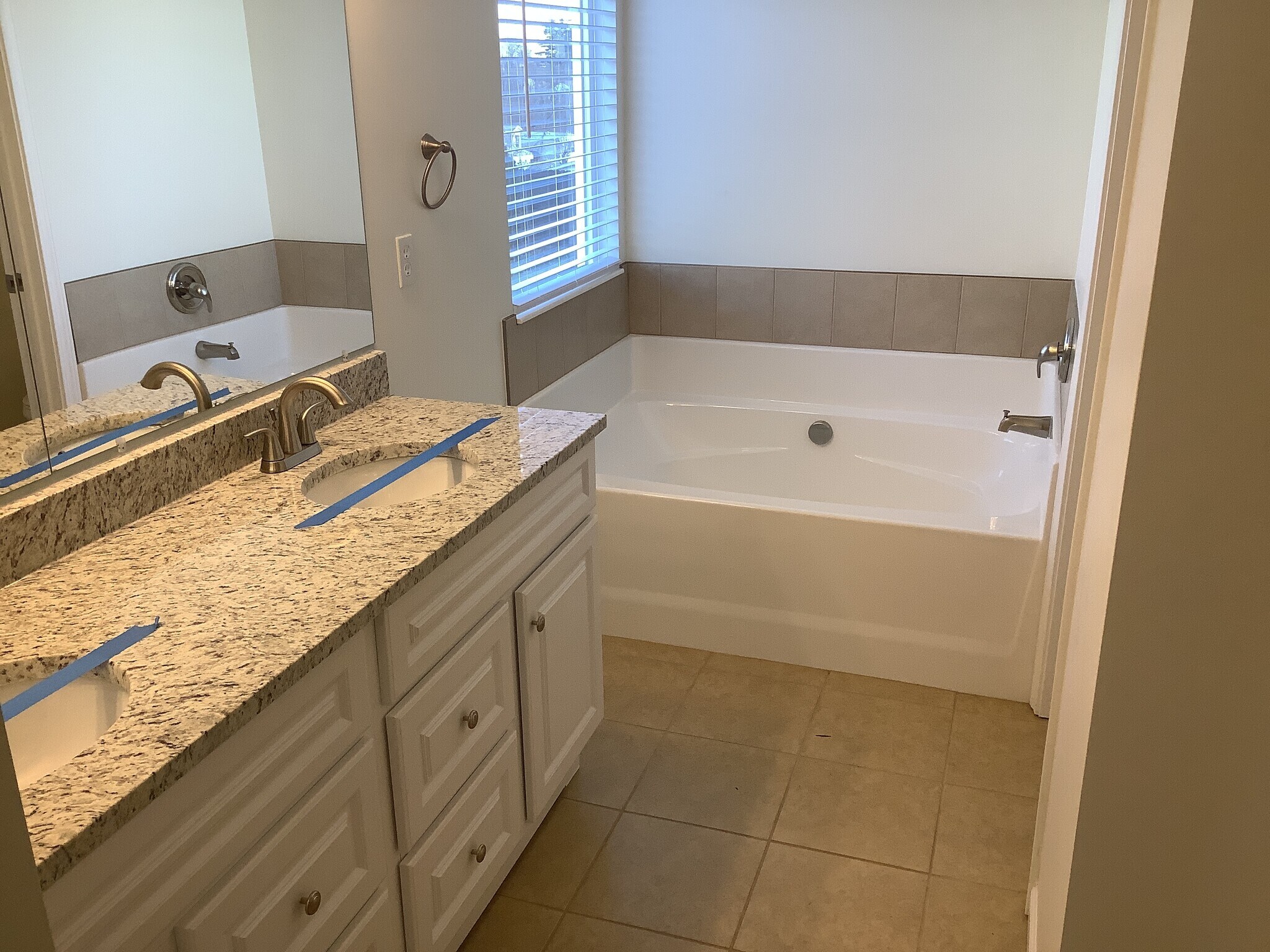 Building Photo - 9911 Codyview Dr