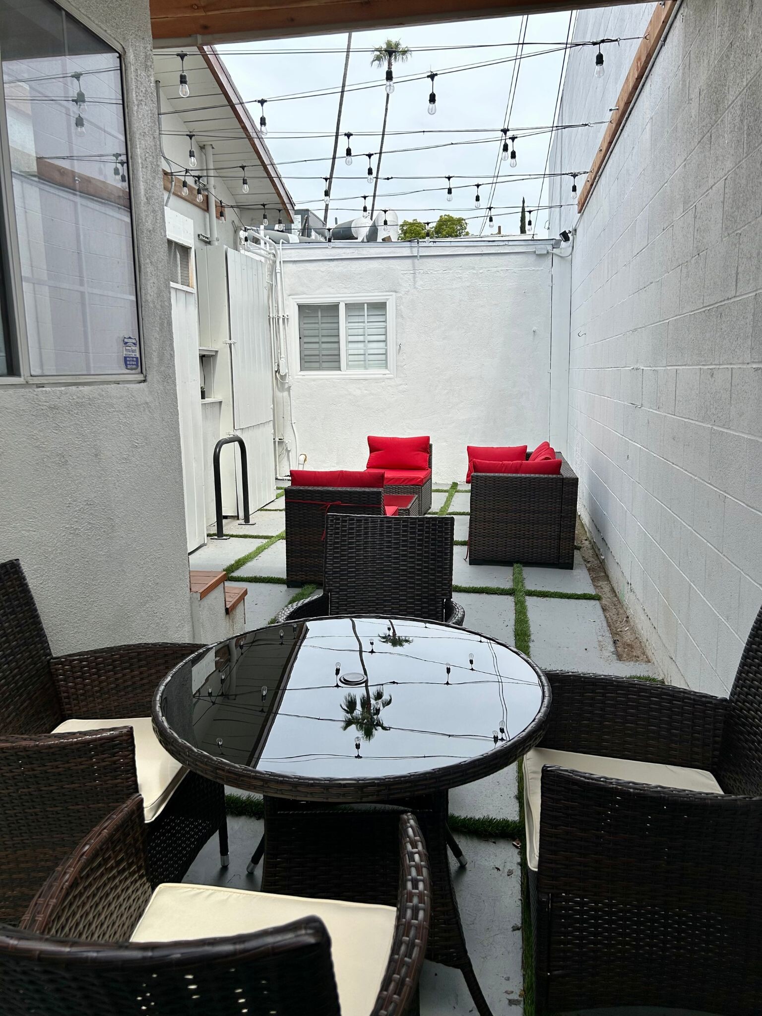 Patio - 1650 E Walnut St