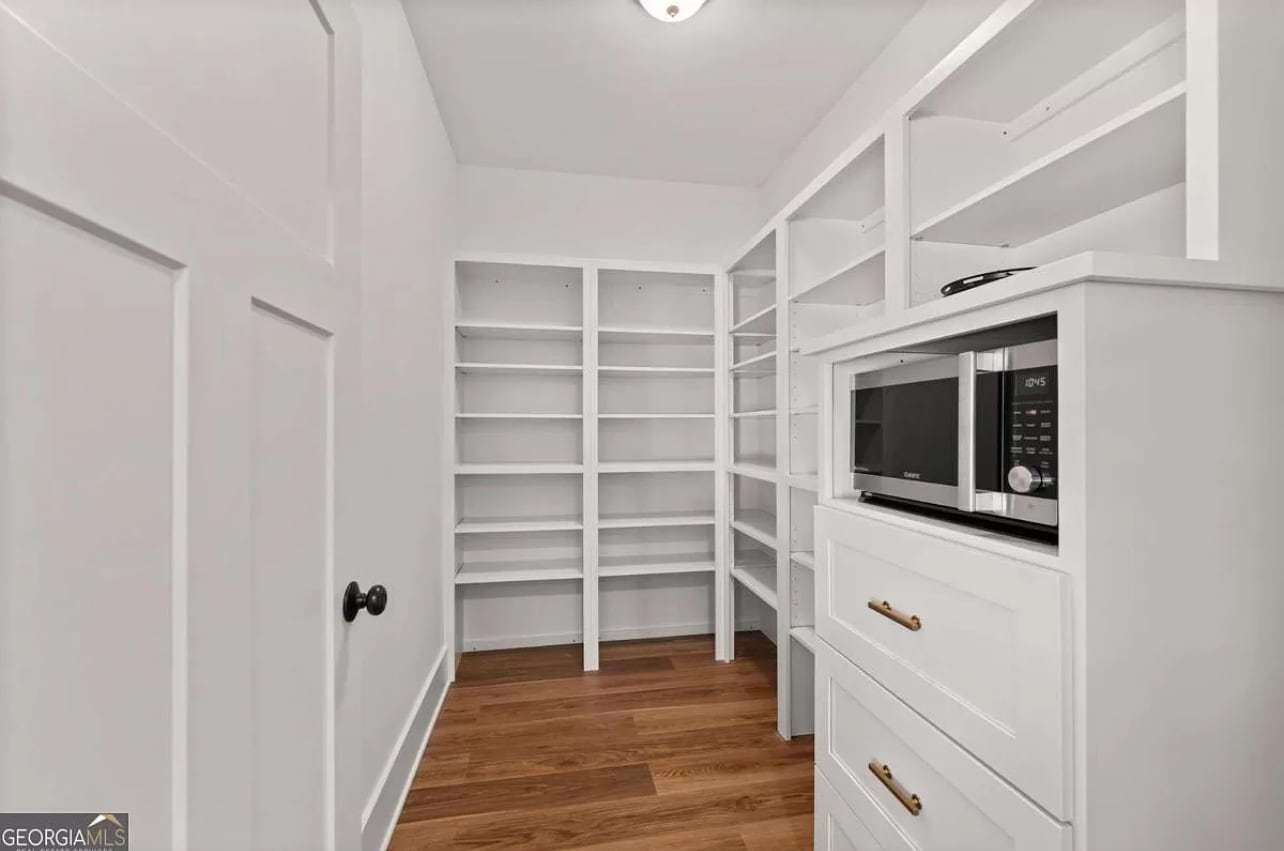 Building Photo - 747 Golden Ave