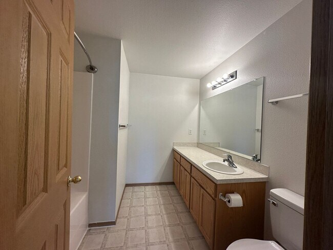 Building Photo - Fresh interior and exterior new painting
