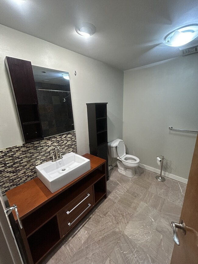 Building Photo - 1511 Main St