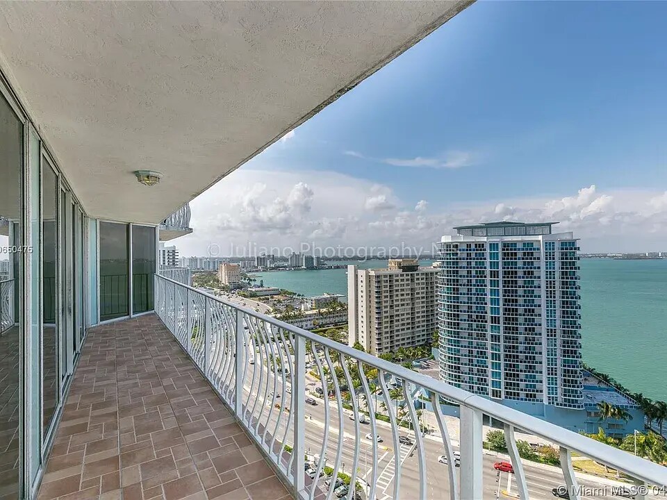 Building Photo - 7601 E Treasure Dr