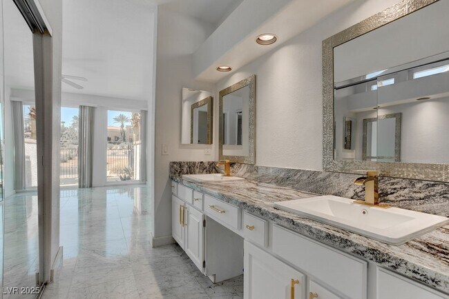 Building Photo - 8953 Diamond Falls Dr