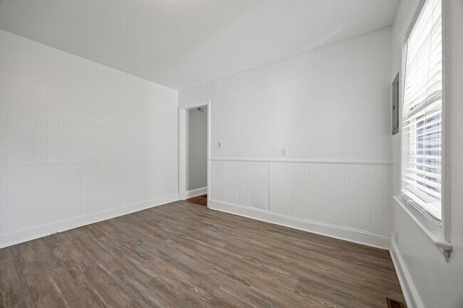 Building Photo - Duplex