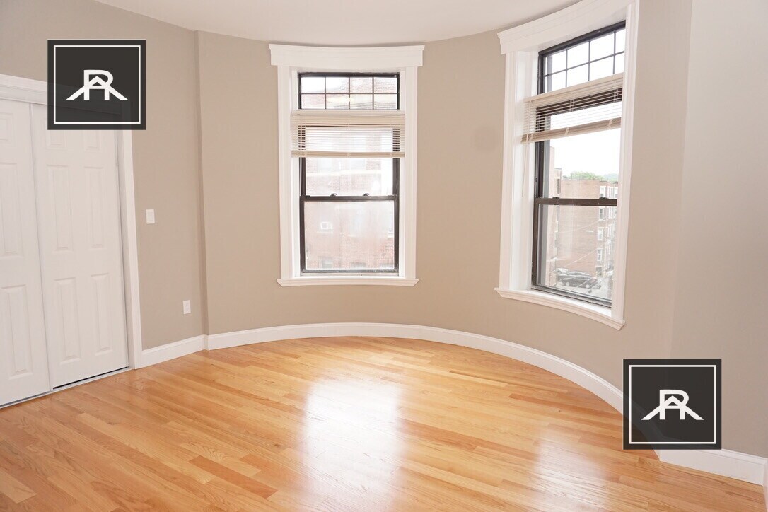 Building Photo - 1914 Beacon St