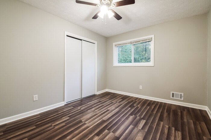 Building Photo - 191 Lucan Way