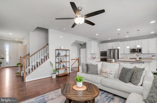 Building Photo - 437 Boxelder Dr