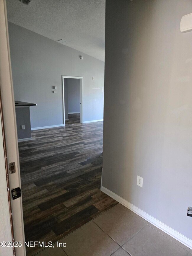 Building Photo - 6916 Ortega Woods Dr