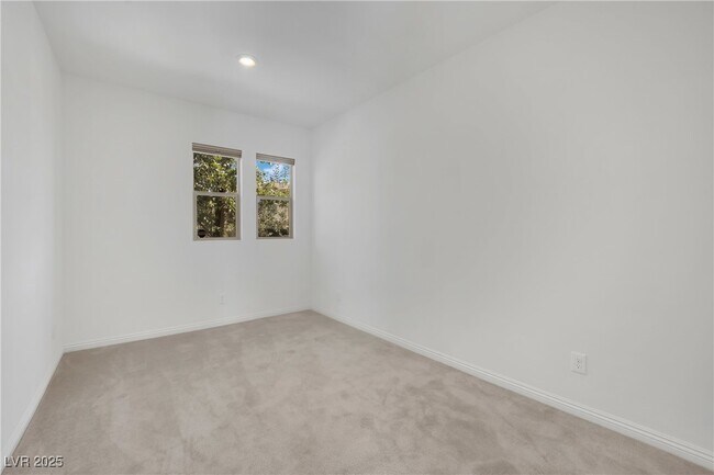 Building Photo - 945 Glenhaven Pl