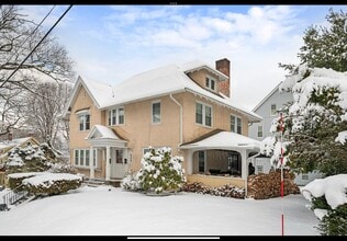 Building Photo - 26 Linden St