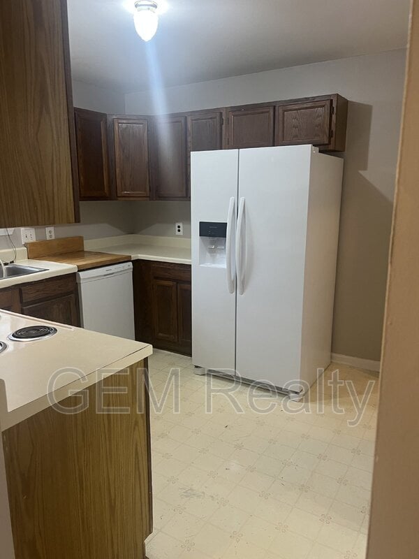 Building Photo - 2214 Hamway Dr