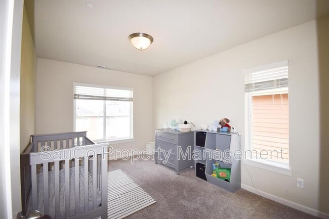 Building Photo - 445 NE Tork Pl