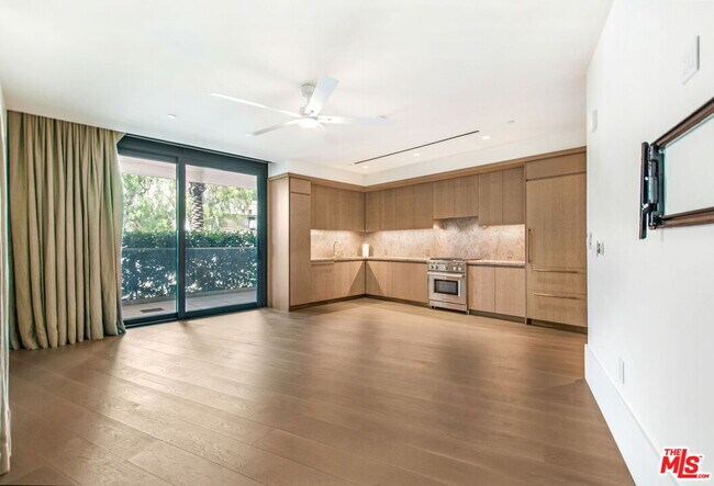 Building Photo - 8420 W Sunset Blvd