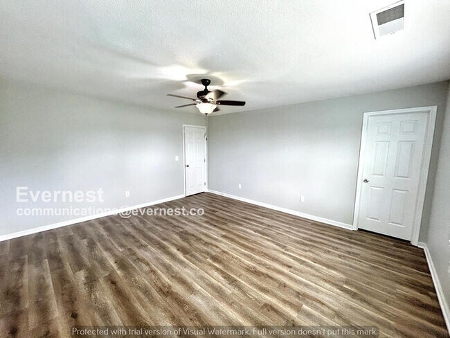 Building Photo - 3 Bed/2.5 Bath Home with Garage / Pet-Friendly / Coming Soon!