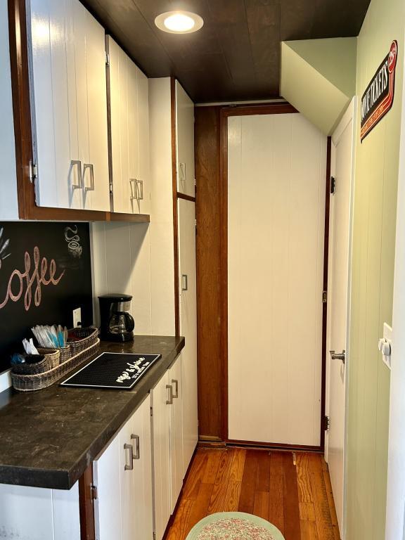 Building Photo - 337 ME-133