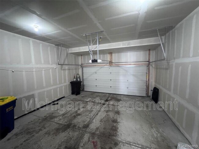 Building Photo - 1434 Superior Dr