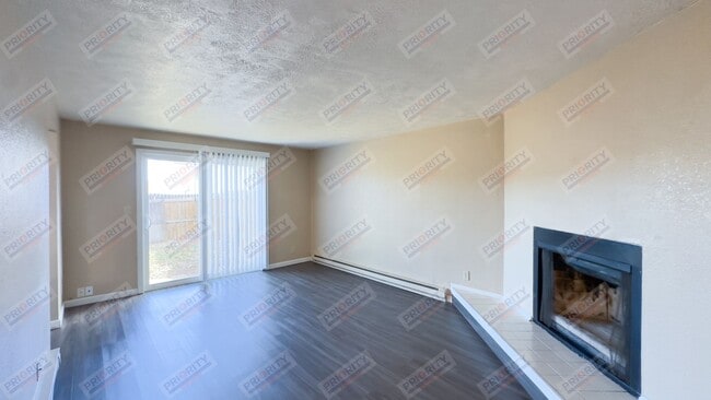 Building Photo - Townhouse in Westover