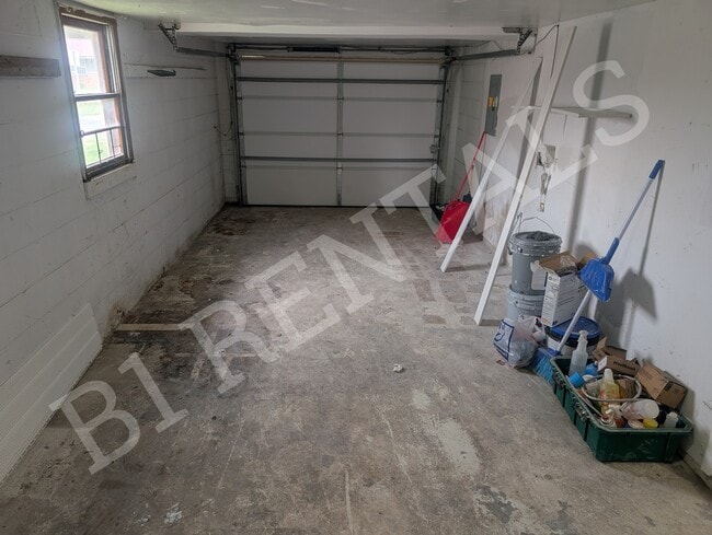 Building Photo - 1025 N Obrien St