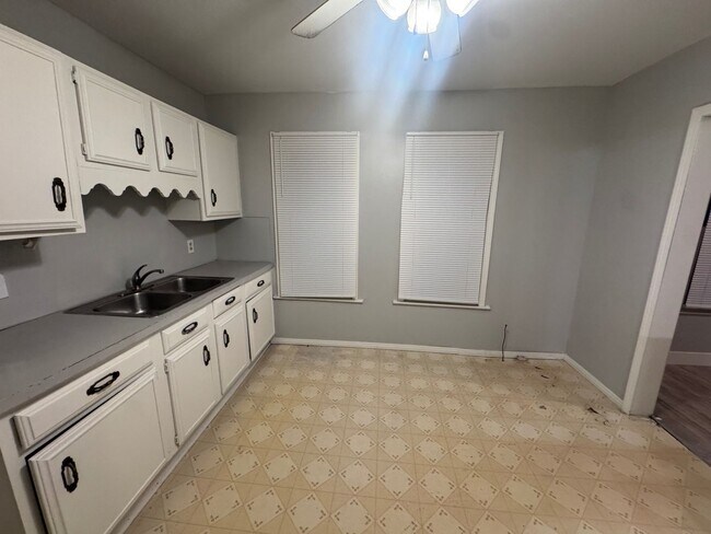 Building Photo - 7602 Wentworth Ave