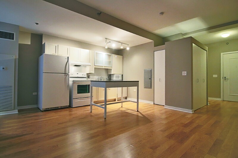 Primary Photo - 150 N Wells St