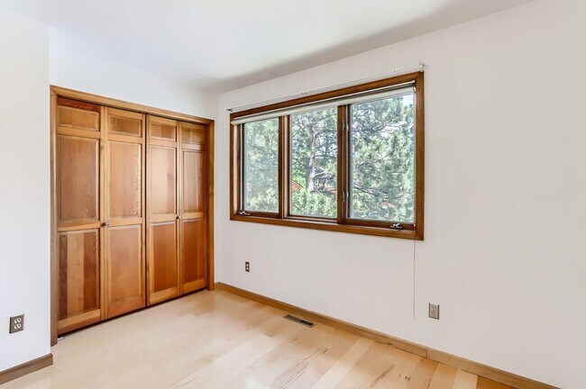 Building Photo - End Unit Townhome with 2 Beds, an Office and Southern Exposure
