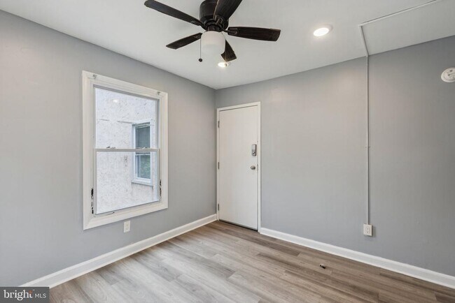 Building Photo - 21 E Price St