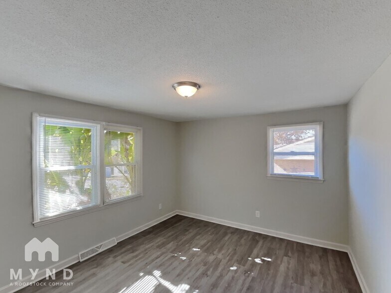 Building Photo - 310 Witten Ln