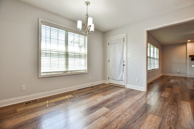 Building Photo - Pet Friendly Four Bedroom!