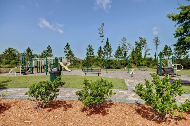 Building Photo - Modern 4BR Home with 3 Full Baths in River Glen | Screened Porch & Resort-Style Amenities