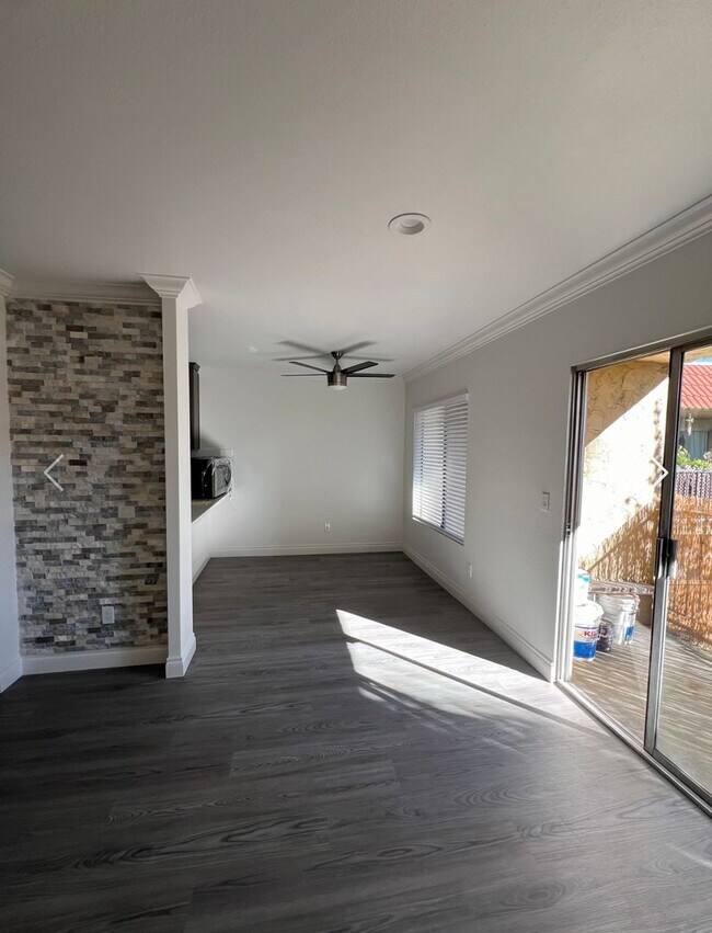 Building Photo - Recently Remodeled 2 bedroom