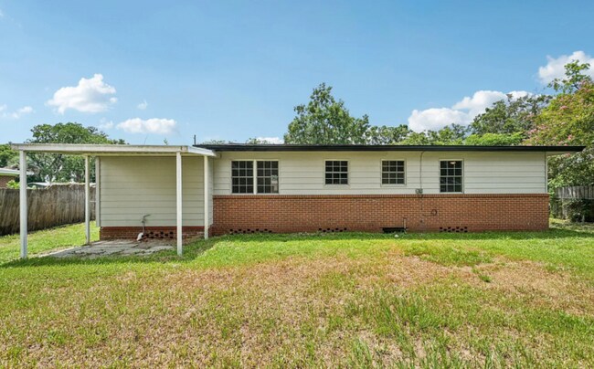 Building Photo - Beautiful 3 Beds 2 Baths Home with Spacious Backyard!