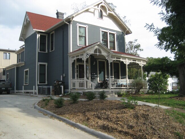 Primary Photo - 230 S Dodge St