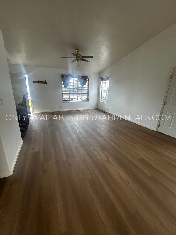 Building Photo - 71 S 1060 E St
