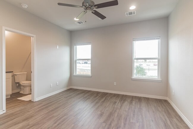 Building Photo - 122 Peruna Dr