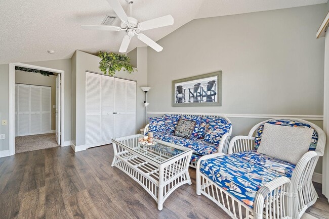 Building Photo - 860 Bella Vista Ct S