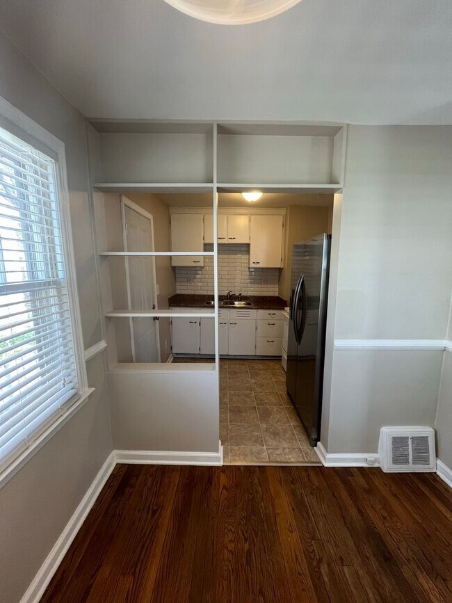 Building Photo - 3 Bedroom Home in Clintonville!