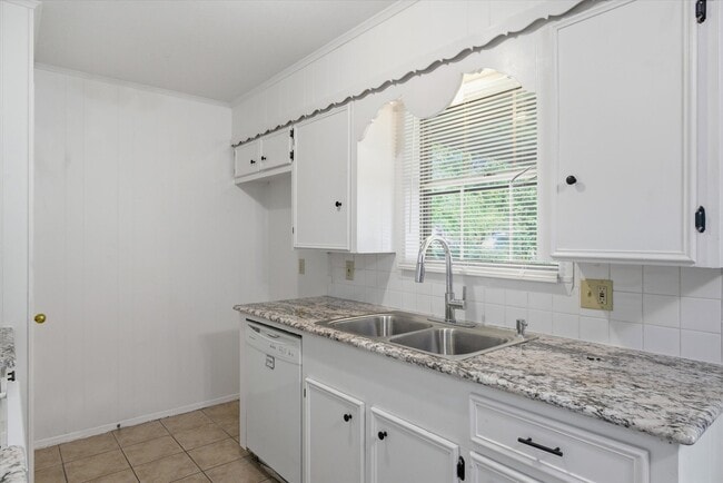 Building Photo - 908 TX-243